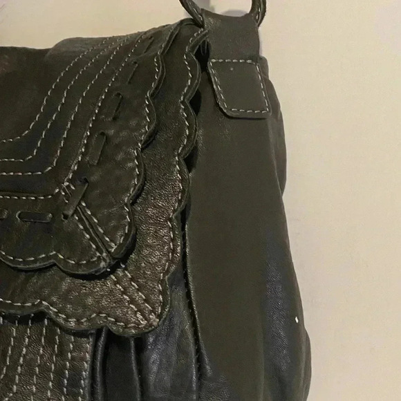 Vince Camuto Black pebbled leather shoulder bag - Picture 7 of 16